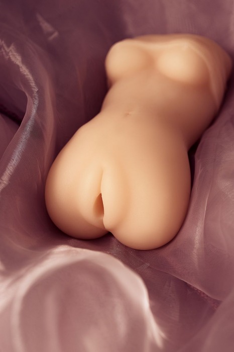 Телесный мастурбатор в виде женской фигурки - Toyfa Basic - в Якутске купить с доставкой