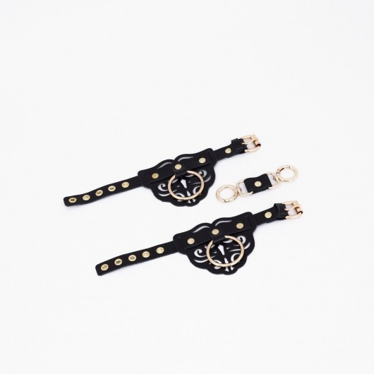 Черные кожаные наручники с клепками, кольцами и золотистой фурнитурой - Crazy Handmade - купить с доставкой в Якутске Черные кожаные наручники с клепками, кольцами и золотистой фурнитурой - Crazy Handmade - купить с доставкой в Якутске